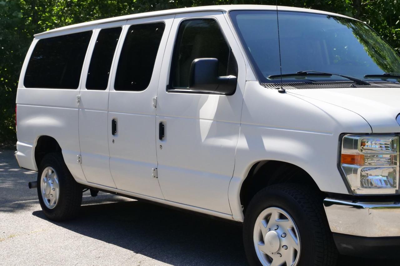 2014 Ford E-350 XLT / 12 Passenger / 5.4L V8! Lincolnton NC