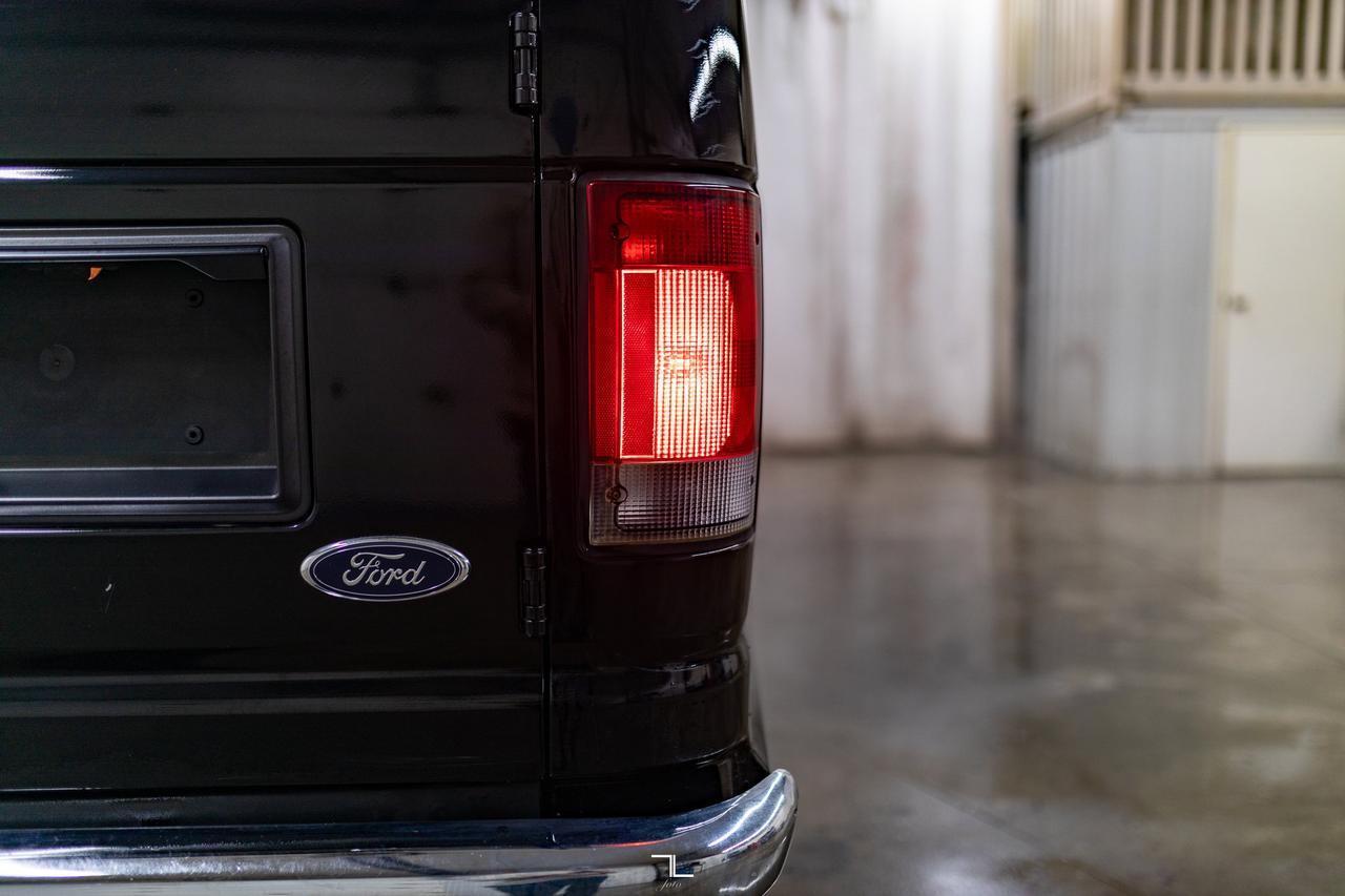 2014 Ford E-350 XLT 15 Passenger Red Deer AB