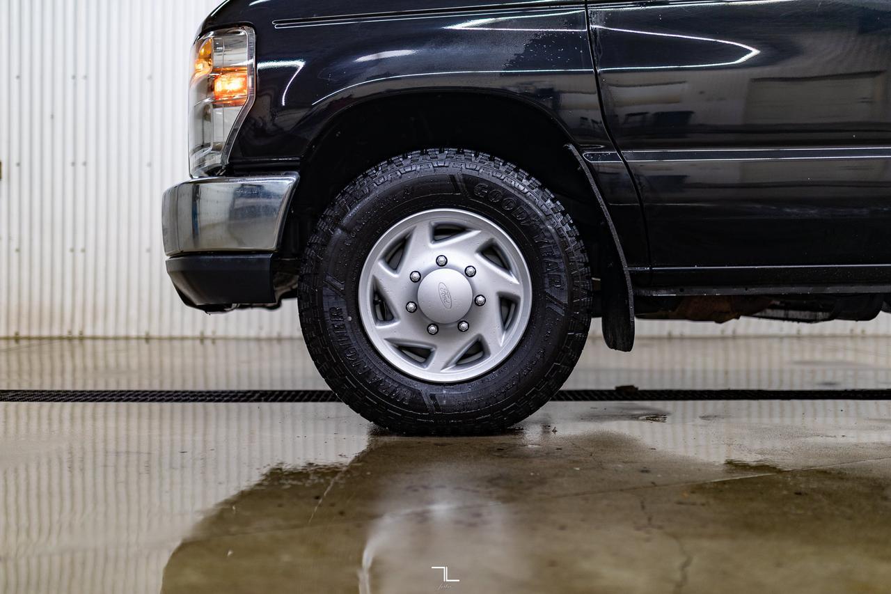 2014 Ford E-350 XLT 15 Passenger Red Deer AB