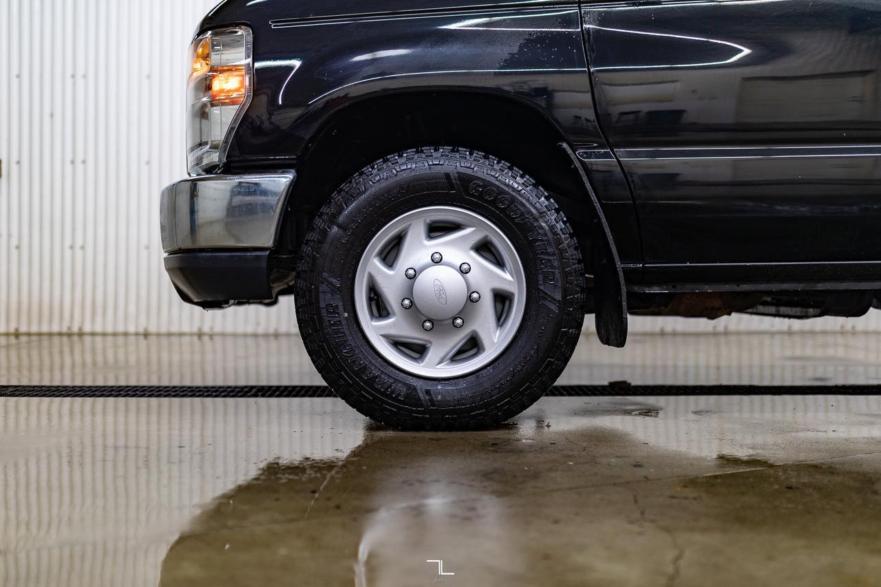 2014 Ford E-350 XLT 15 Passenger Red Deer AB