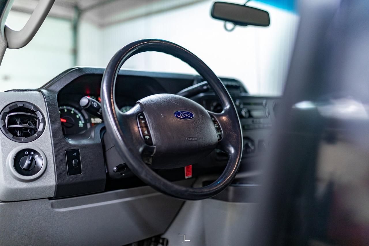 2014 Ford E-350 XLT 15 Passenger Red Deer AB