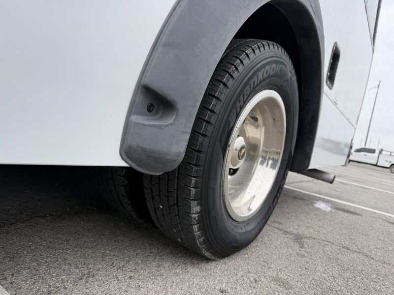 2014 Ford E-450 Passenger Bus w/ Wheelchair Lift 72k mi's Collinsville OK