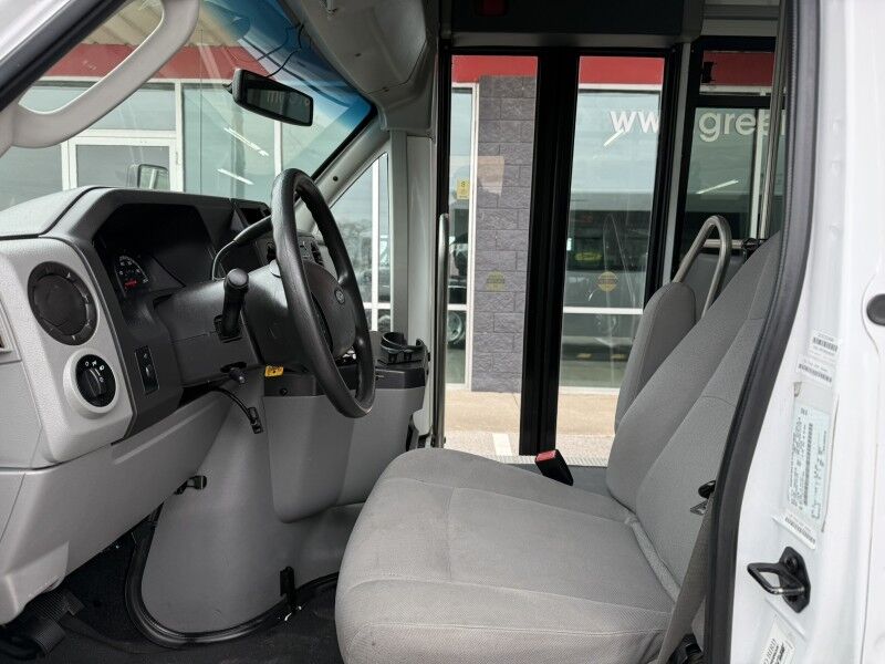 2014 Ford E-450 Passenger Bus w/ Wheelchair Lift 72k mi's Collinsville OK