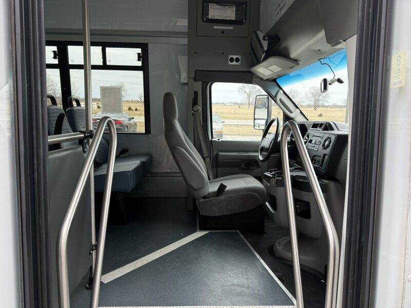 2014 Ford E-450 Passenger Bus w/ Wheelchair Lift 72k mi's Collinsville OK