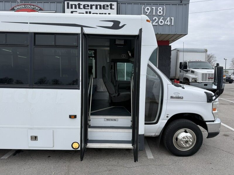 2014 Ford E-450 Passenger Bus w/ Wheelchair Lift 72k mi's Collinsville OK