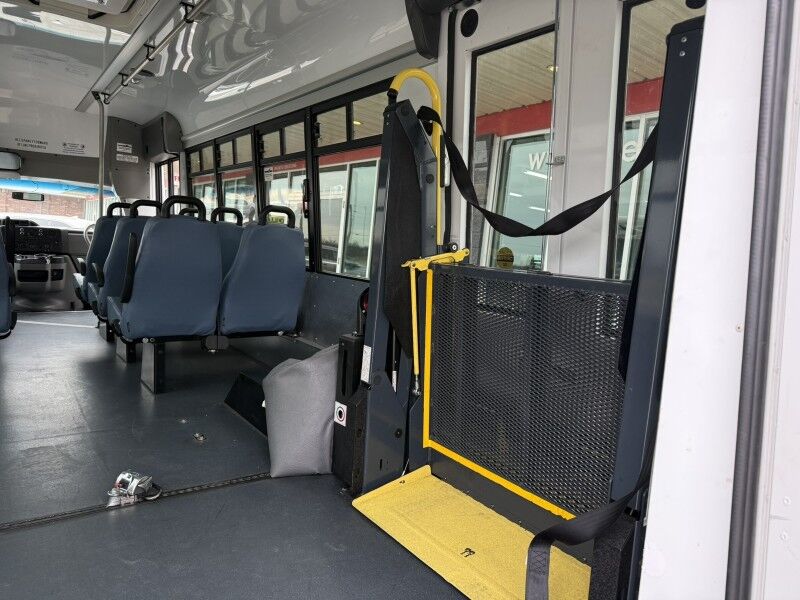 2014 Ford E-450 Passenger Bus w/ Wheelchair Lift 72k mi's Collinsville OK