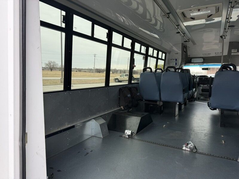 2014 Ford E-450 Passenger Bus w/ Wheelchair Lift 72k mi's Collinsville OK