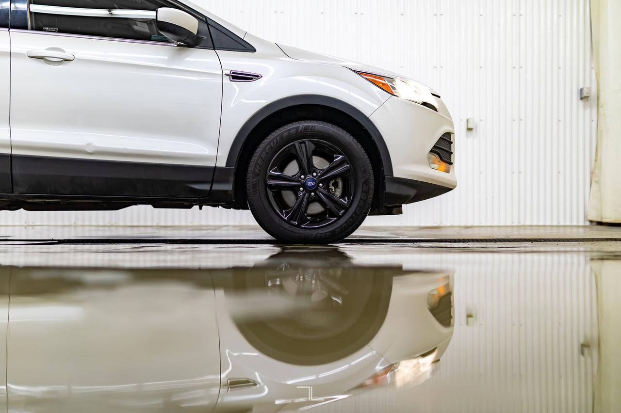 2014 Ford Escape AWD SE BCam Heated Seats Red Deer AB