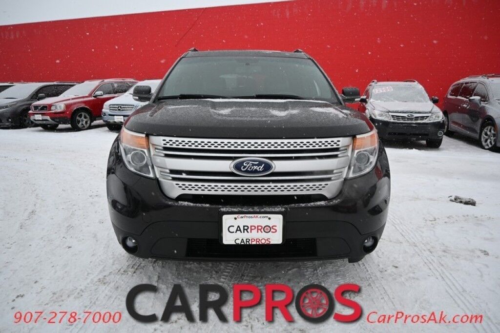 2014 Ford Explorer XLT - 4X4 - Power Front Leather Heated Seats - 3rd Row Seats 7 - Bluetooth - Remote Start - Block Heater - Dual Panel Moonroof - Review Camera - Fog Lights - Tow Pkg - 1 Owner