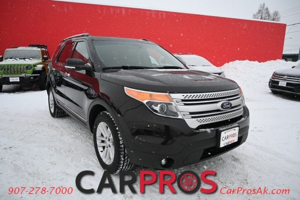 2014 Ford Explorer XLT - 4X4 - Power & Heated Leather Seats - 3rd Row - Seats 7 - Bluetooth - Remote Start - Block Heater - Dual Panel Moonroof - Review Camera - Fog Lights - Tow Pkg - 1 Owner