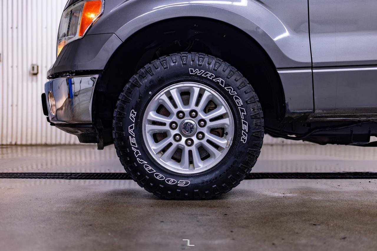2014 Ford F-150 4x4 Super Cab XLT Longbox Red Deer AB