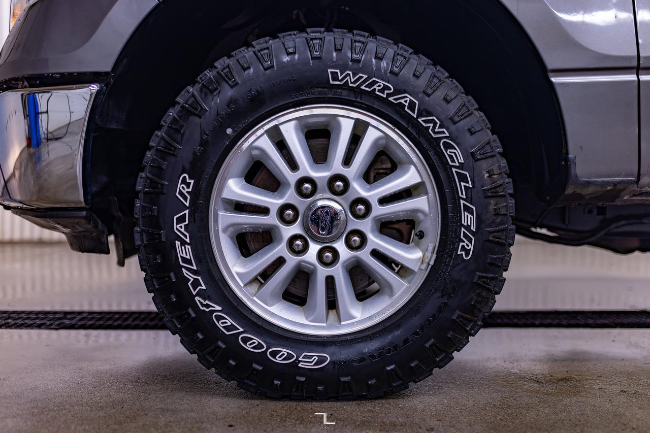 2014 Ford F-150 4x4 Super Cab XLT Longbox Red Deer AB