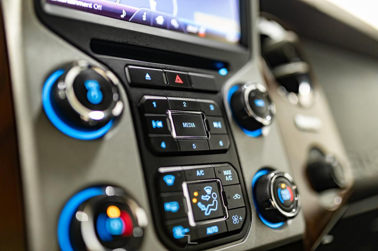 2014 Ford F-250 4x4 Crew Cab Lariat Diesel Leather Nav Red Deer AB