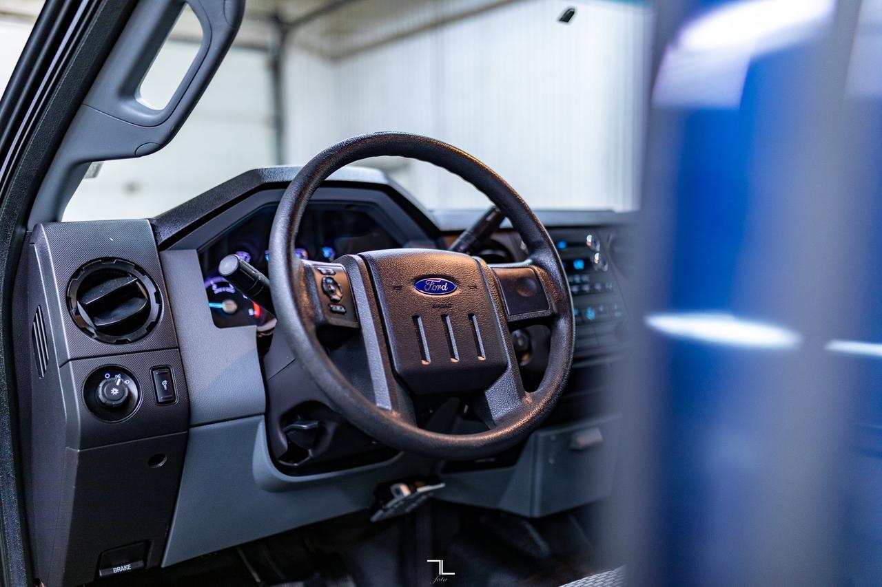 2014 Ford F-250 4x4 Super Cab XL Diesel Winch Topper Red Deer AB