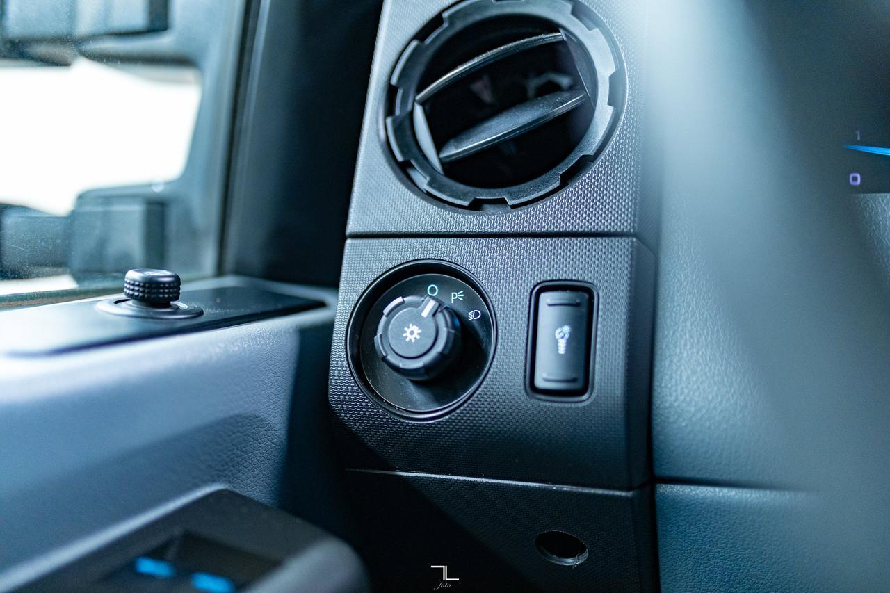 2014 Ford F-250 4x4 Super Cab XL Diesel Winch Topper Red Deer AB