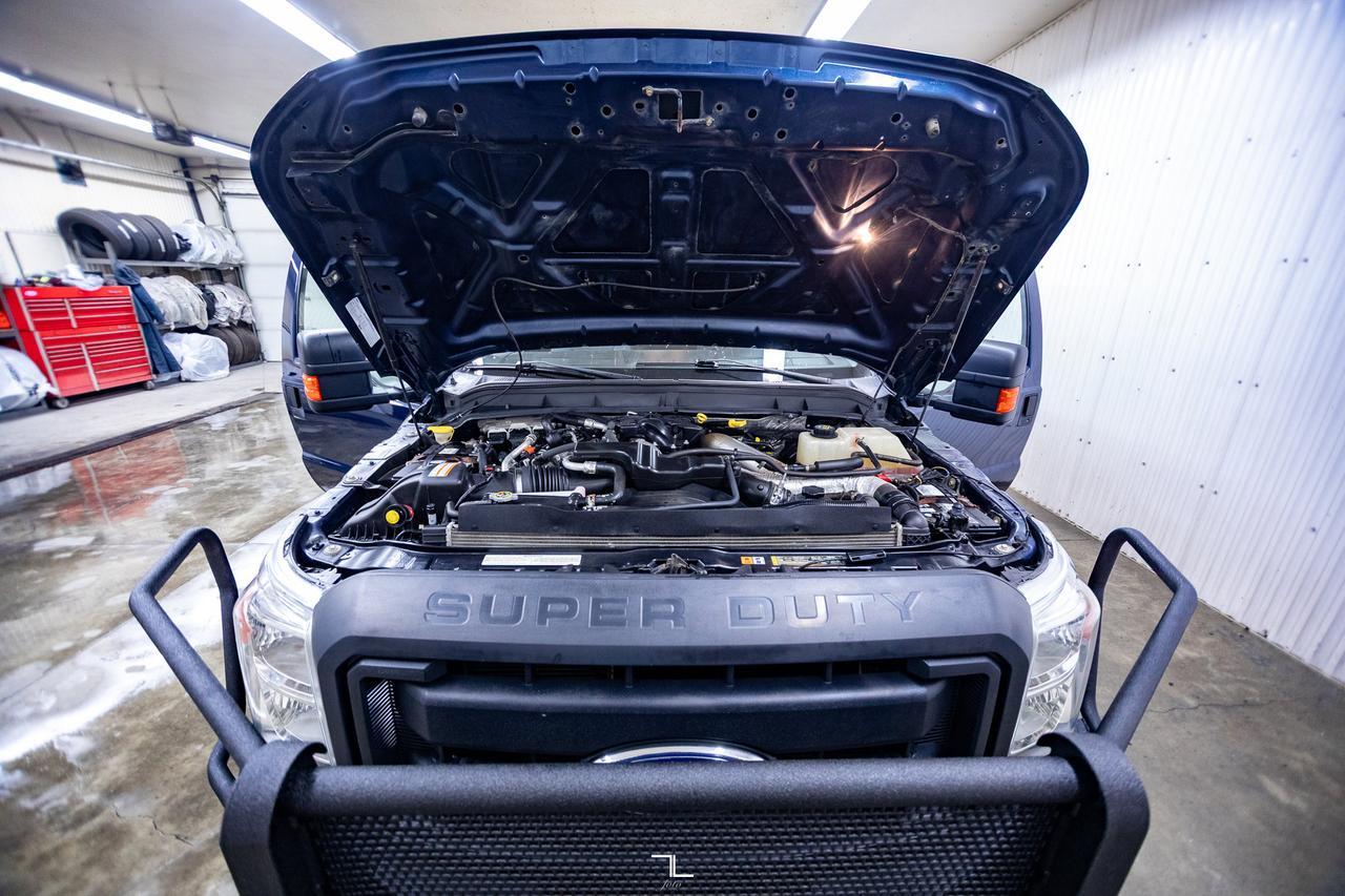 2014 Ford F-250 4x4 Super Cab XL Diesel Winch Topper Red Deer AB