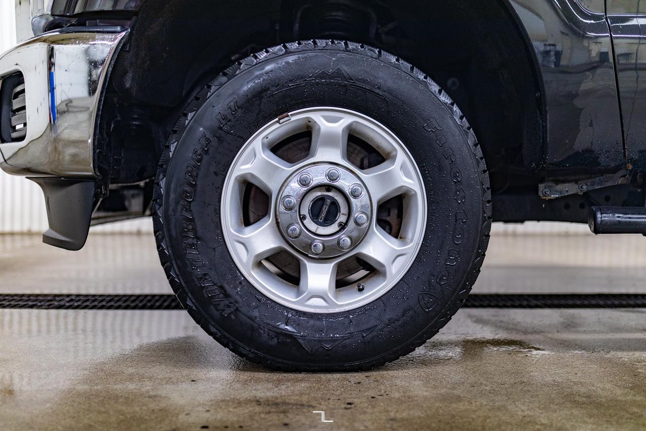 2014 Ford F-250 4x4 Super Cab XLT Longbox PSeat Topper Red Deer AB