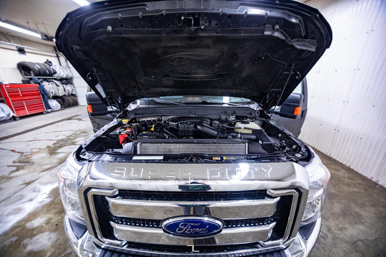 2014 Ford F-250 4x4 Super Cab XLT Longbox PSeat Topper Red Deer AB