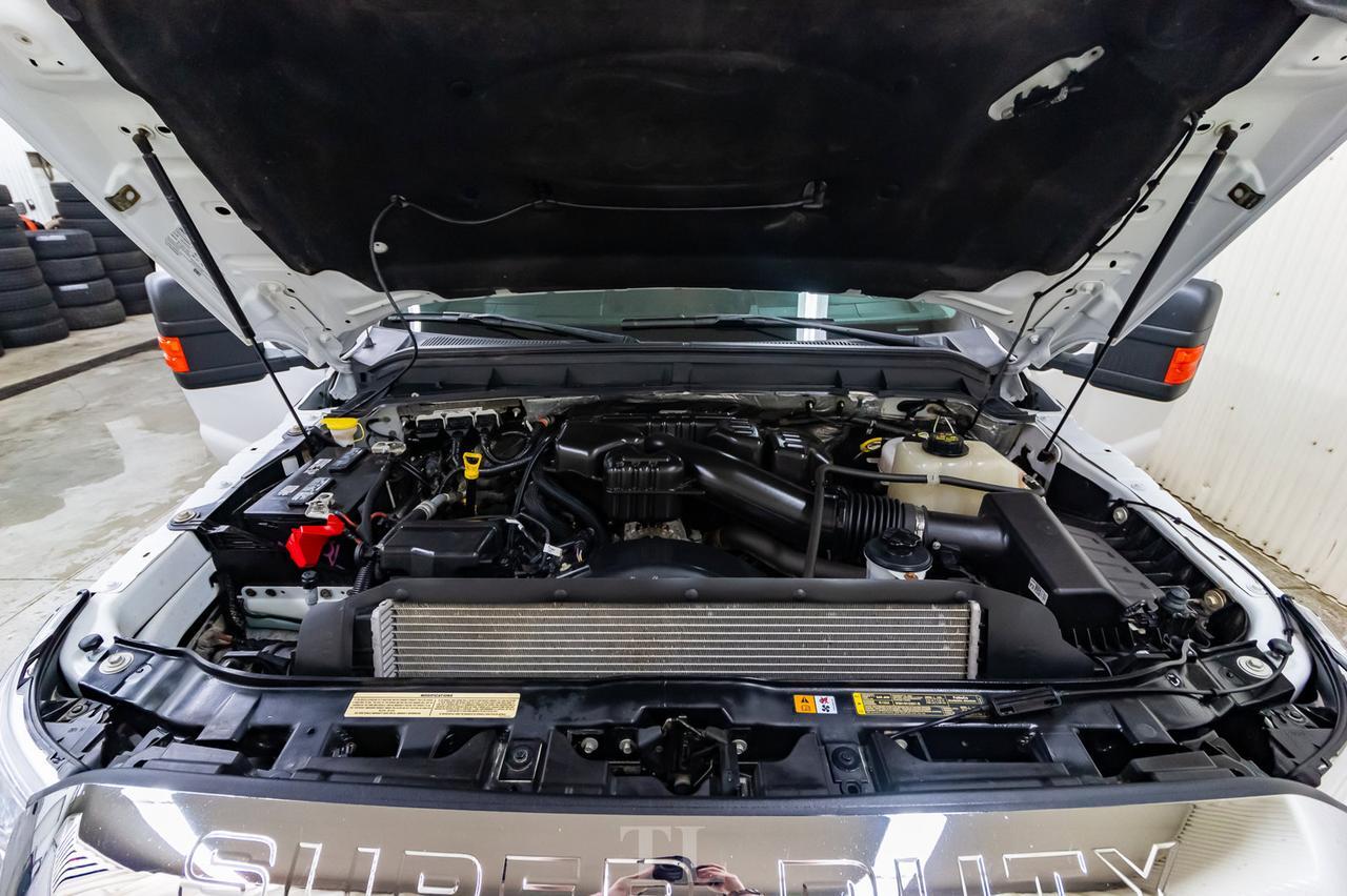 2014 Ford F-250 4x4 Super Cab XLT Western Edition Longbox Red Deer AB