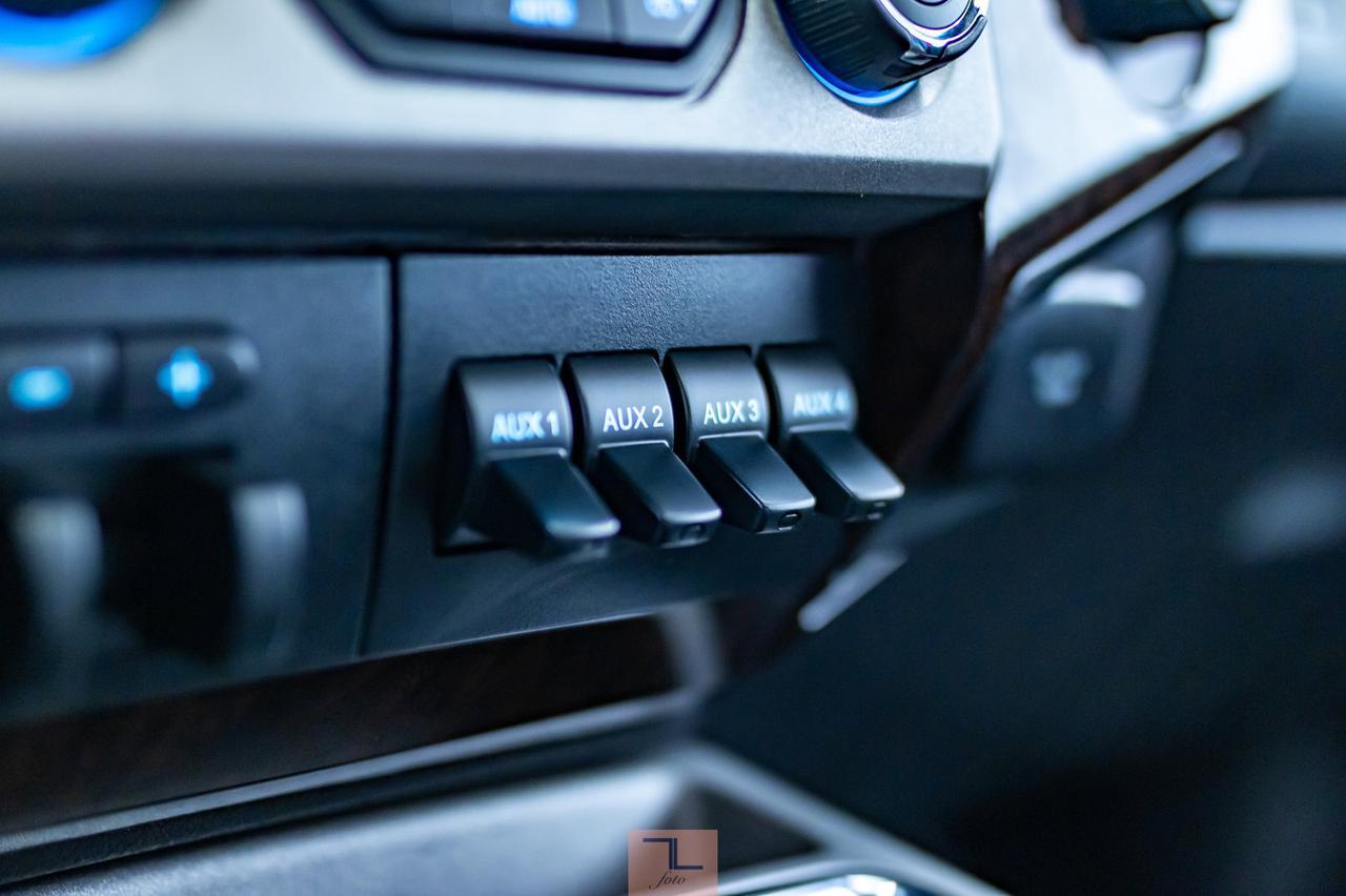 2014 Ford F-350 4x4 Crew Cab Platinum Diesel Leather Roof Nav Red Deer AB