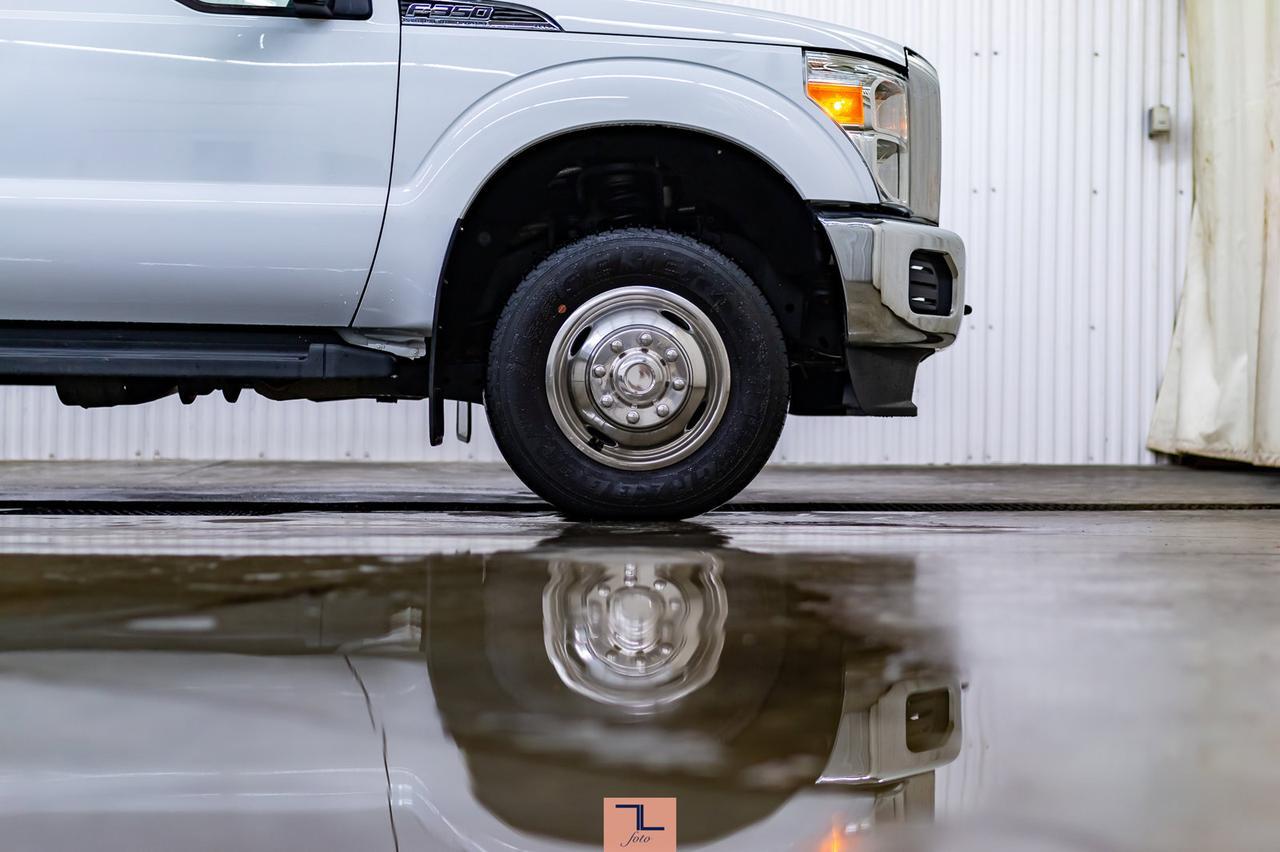 2014 Ford F-350 4x4 Crew Cab XLT Deck Red Deer AB