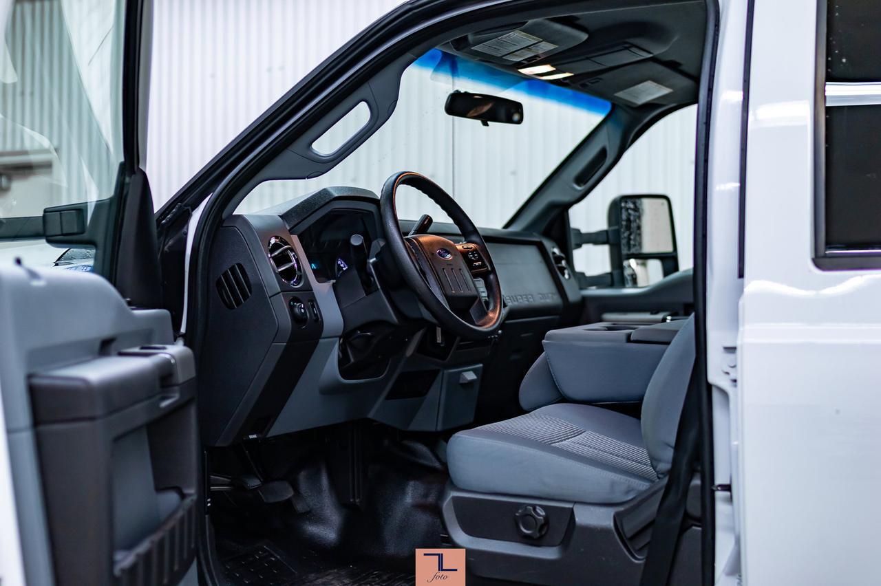 2014 Ford F-350 4x4 Crew Cab XLT Deck Red Deer AB