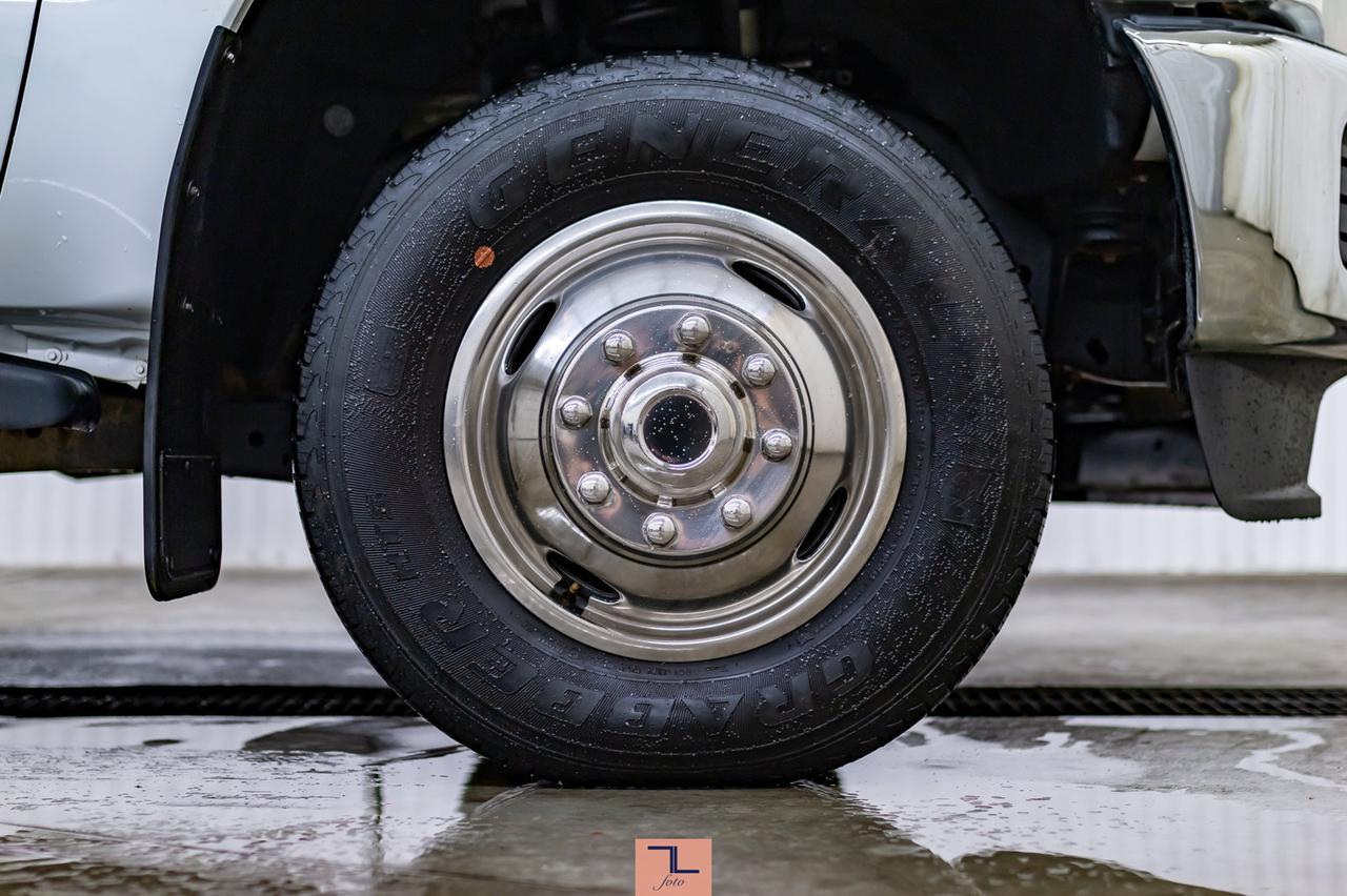 2014 Ford F-350 4x4 Crew Cab XLT Deck Red Deer AB