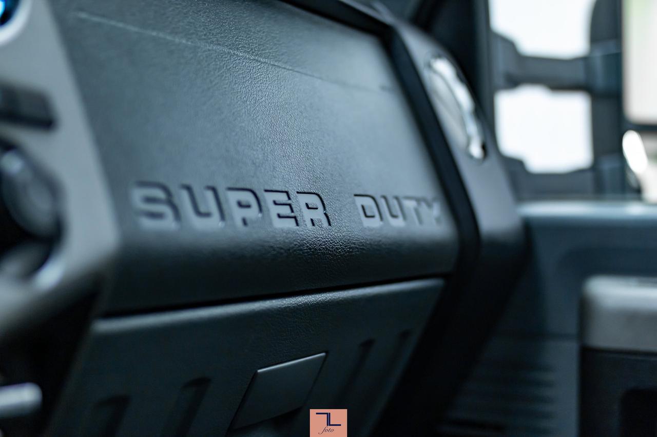 2014 Ford F-350 4x4 Crew Cab XLT Deck Red Deer AB