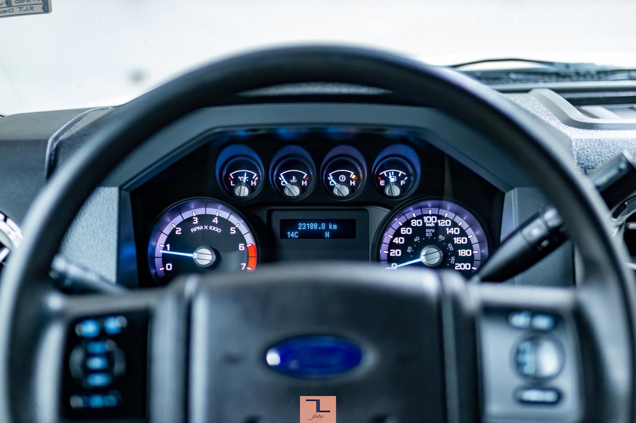 2014 Ford F-350 4x4 Crew Cab XLT Deck Red Deer AB