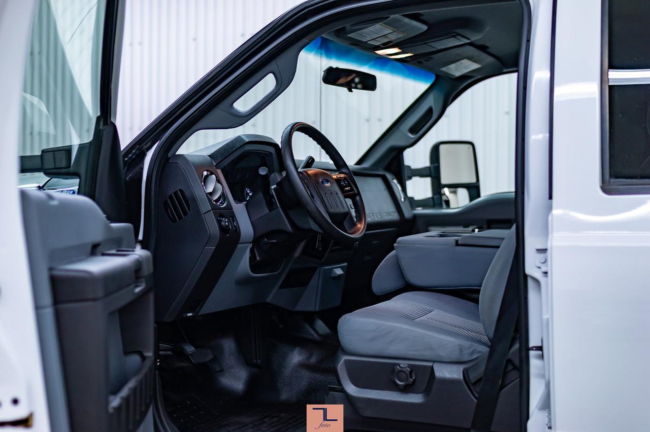 2014 Ford F-350 4x4 Crew Cab XLT Deck Red Deer AB