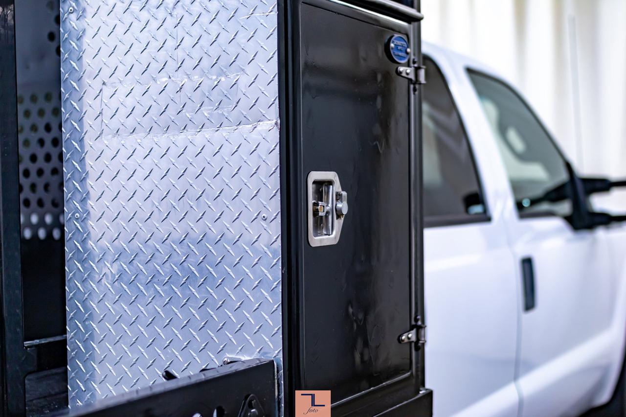 2014 Ford F-350 4x4 Crew Cab XLT Deck Red Deer AB