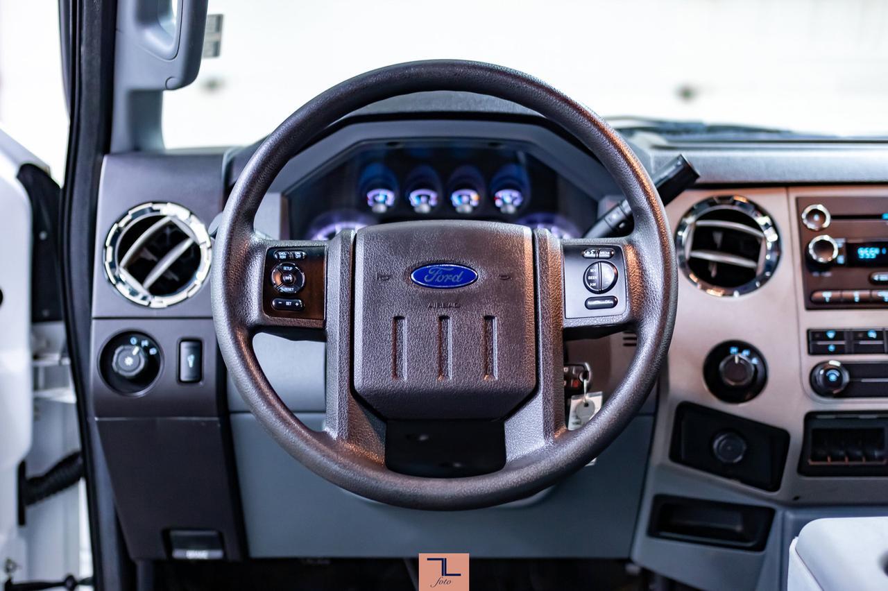 2014 Ford F-350 4x4 Crew Cab XLT Deck Red Deer AB