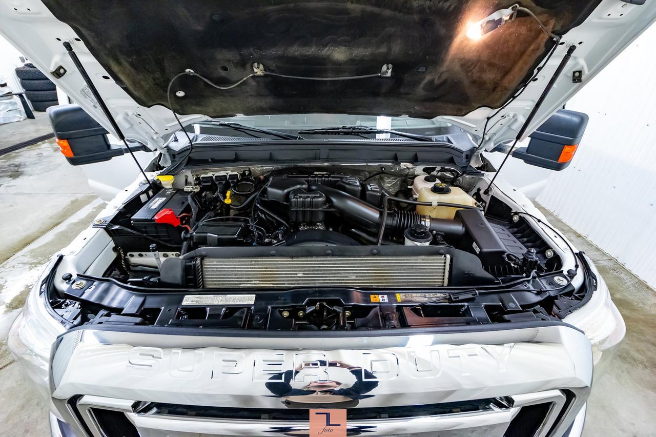 2014 Ford F-350 4x4 Crew Cab XLT Deck Red Deer AB