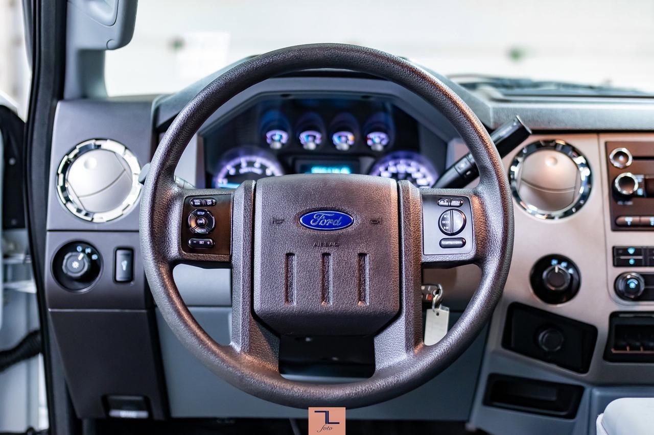 2014 Ford F-350 4x4 Crew Cab XLT Deck Red Deer AB