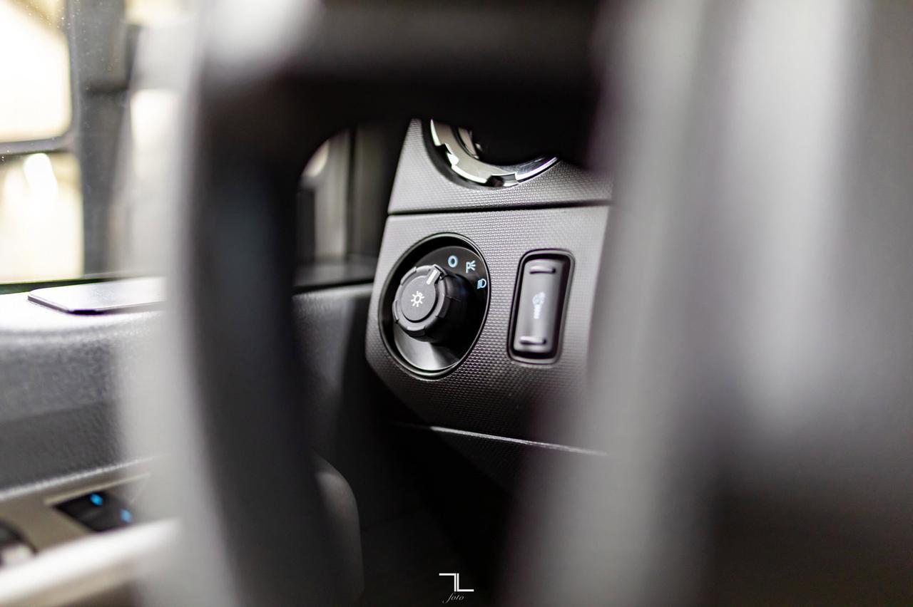 2014 Ford F-350 4x4 Crew Cab XLT Dually Deck Red Deer AB