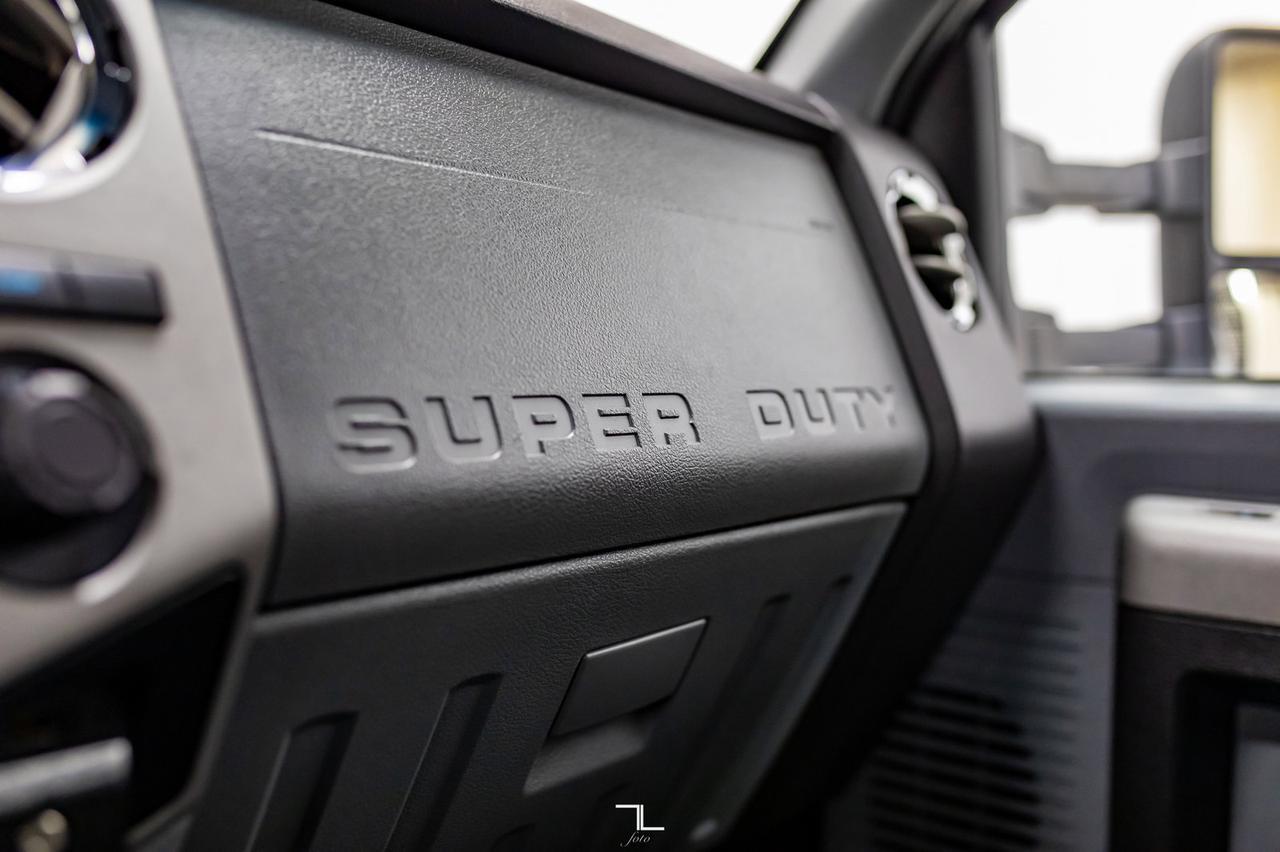 2014 Ford F-350 4x4 Crew Cab XLT Dually Deck Red Deer AB