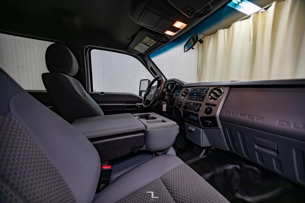 2014 Ford F-350 4x4 Crew Cab XLT Dually Deck Red Deer AB