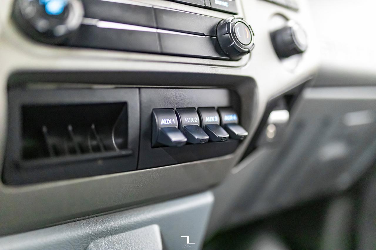 2014 Ford F-350 4x4 Crew Cab XLT Dually Deck Red Deer AB