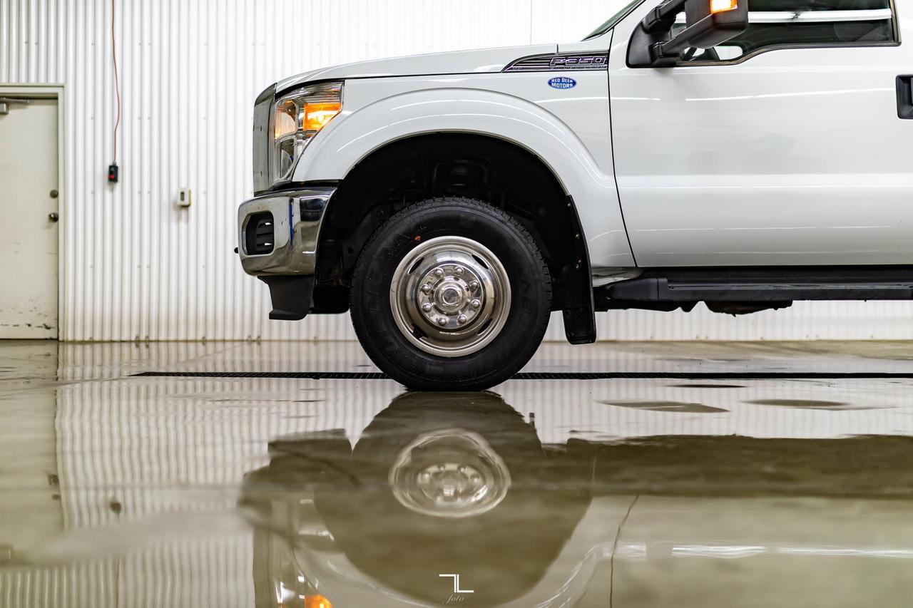 2014 Ford F-350 4x4 Crew Cab XLT Dually Deck Red Deer AB