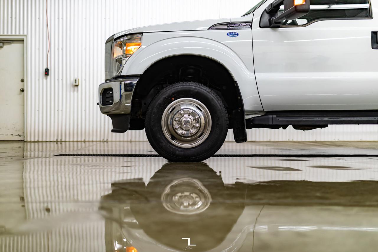 2014 Ford F-350 4x4 Crew Cab XLT Dually Deck Red Deer AB