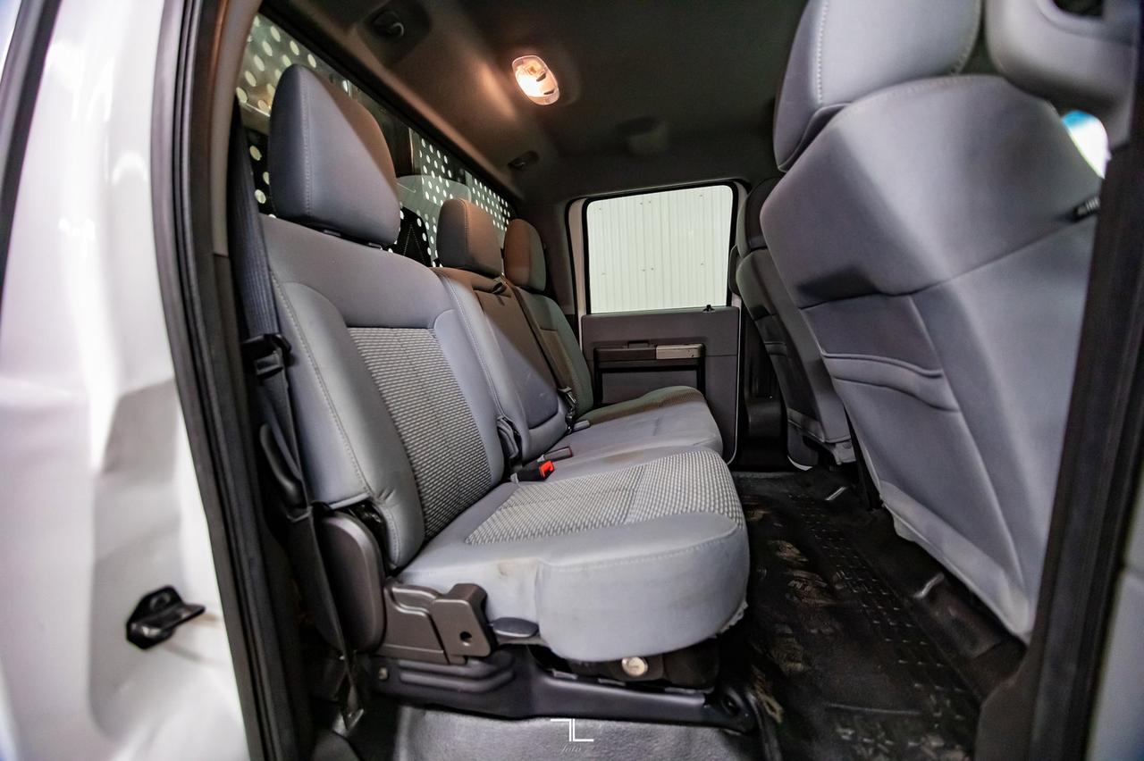 2014 Ford F-350 4x4 Crew Cab XLT Dually Deck Red Deer AB