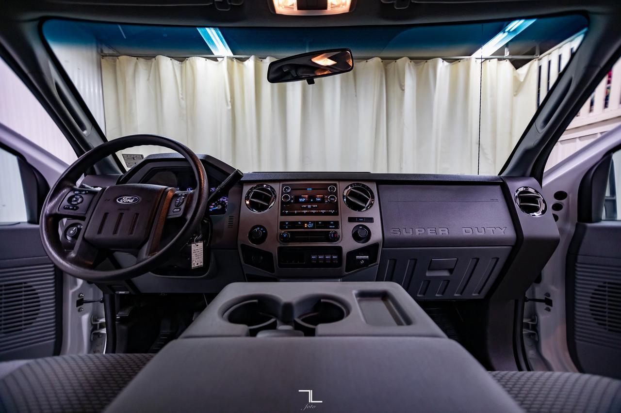 2014 Ford F-350 4x4 Crew Cab XLT Dually Deck Red Deer AB