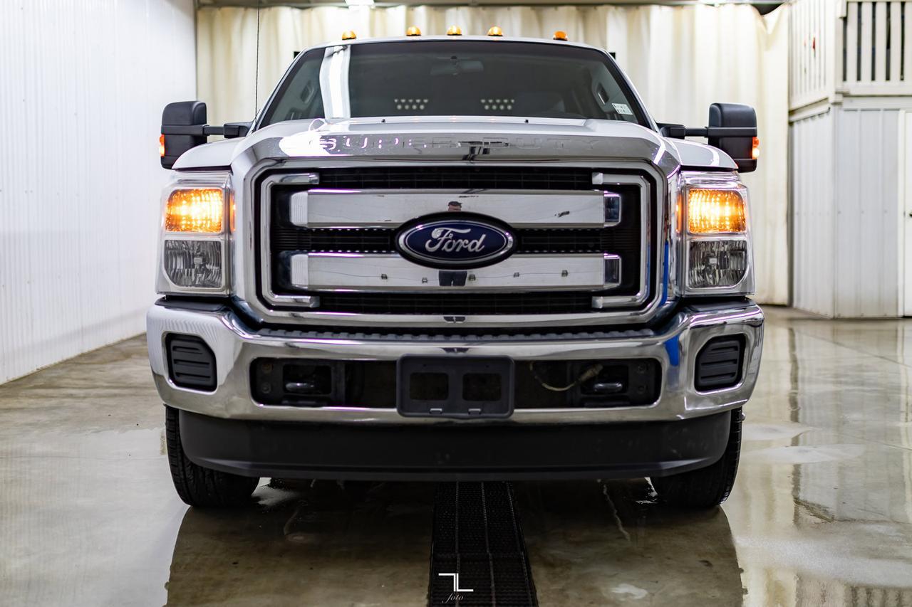 2014 Ford F-350 4x4 Crew Cab XLT Dually Deck Red Deer AB