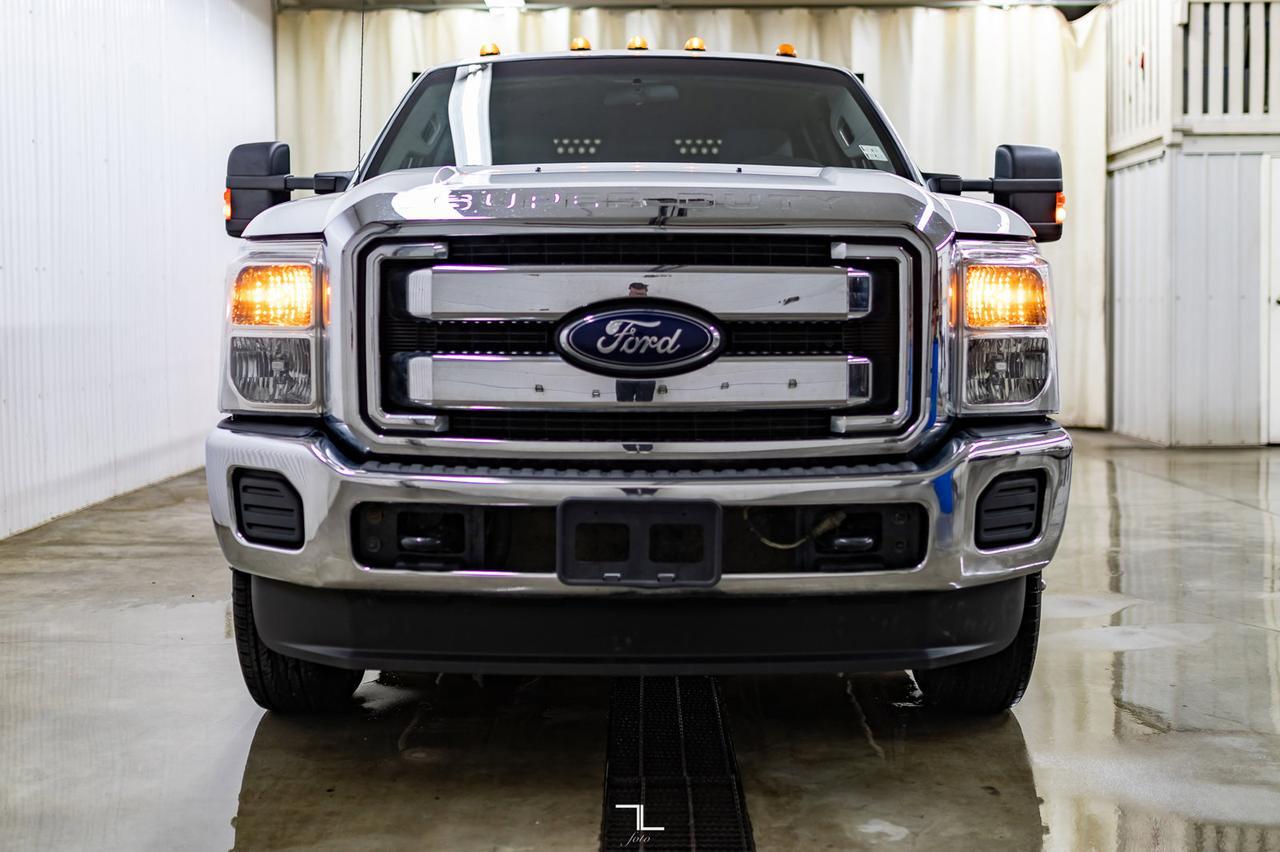 2014 Ford F-350 4x4 Crew Cab XLT Dually Deck Red Deer AB