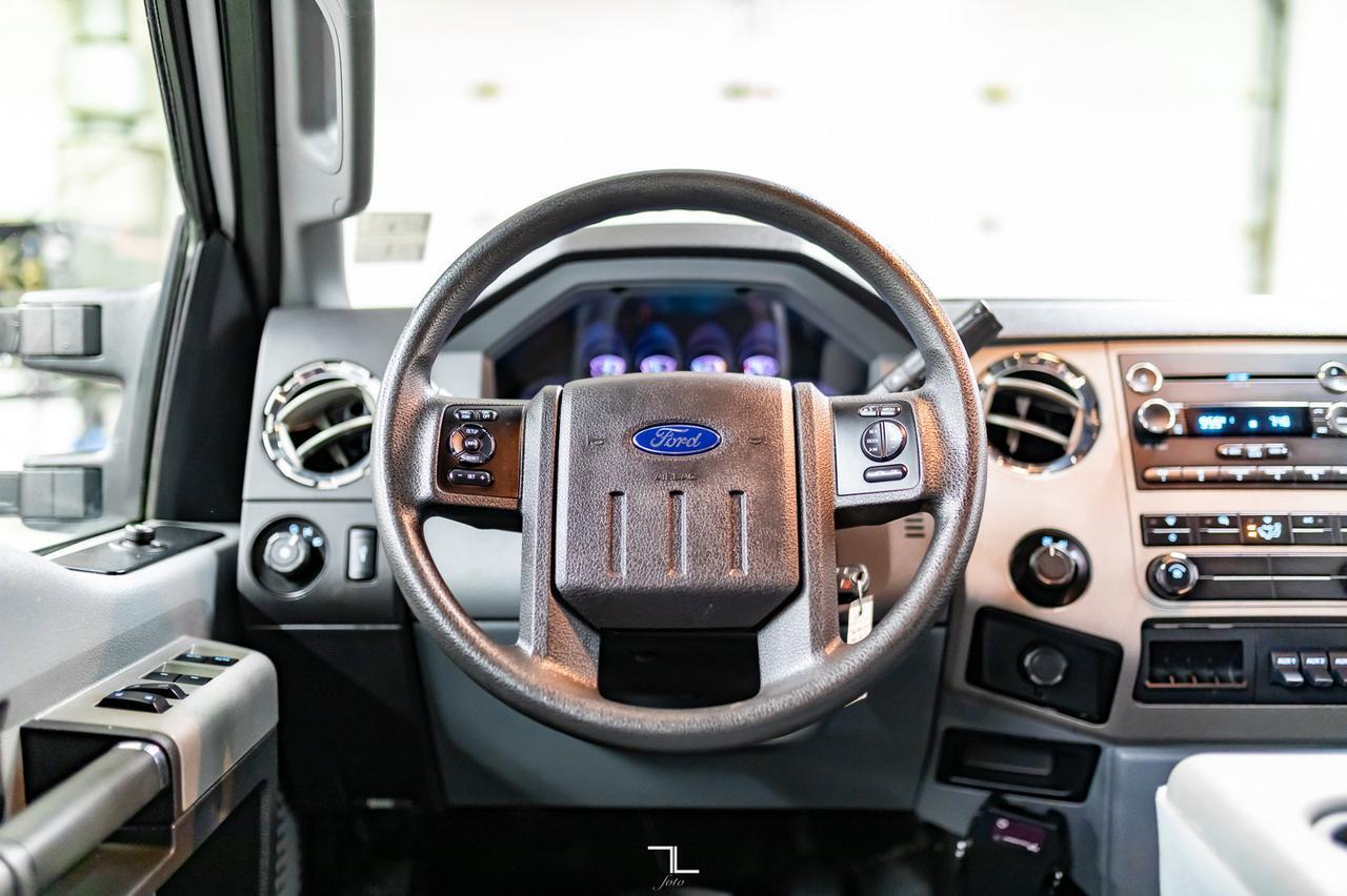 2014 Ford F-350 4x4 Crew Cab XLT Dually Deck Red Deer AB