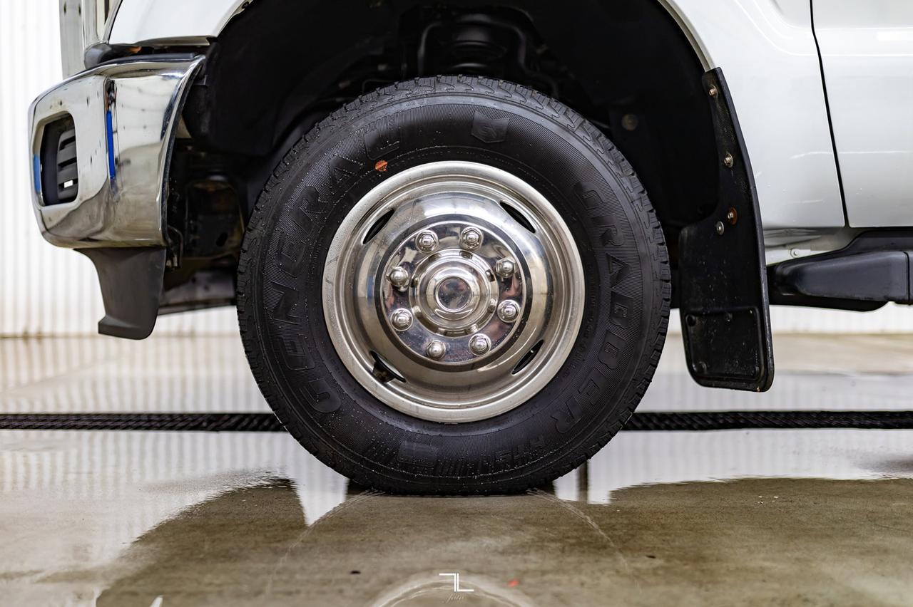 2014 Ford F-350 4x4 Crew Cab XLT Dually Deck Red Deer AB