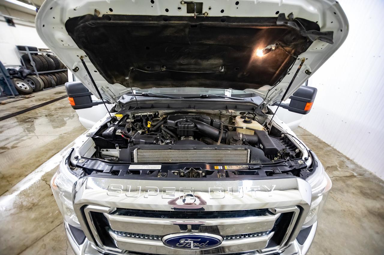 2014 Ford F-350 4x4 Crew Cab XLT Dually Deck Red Deer AB