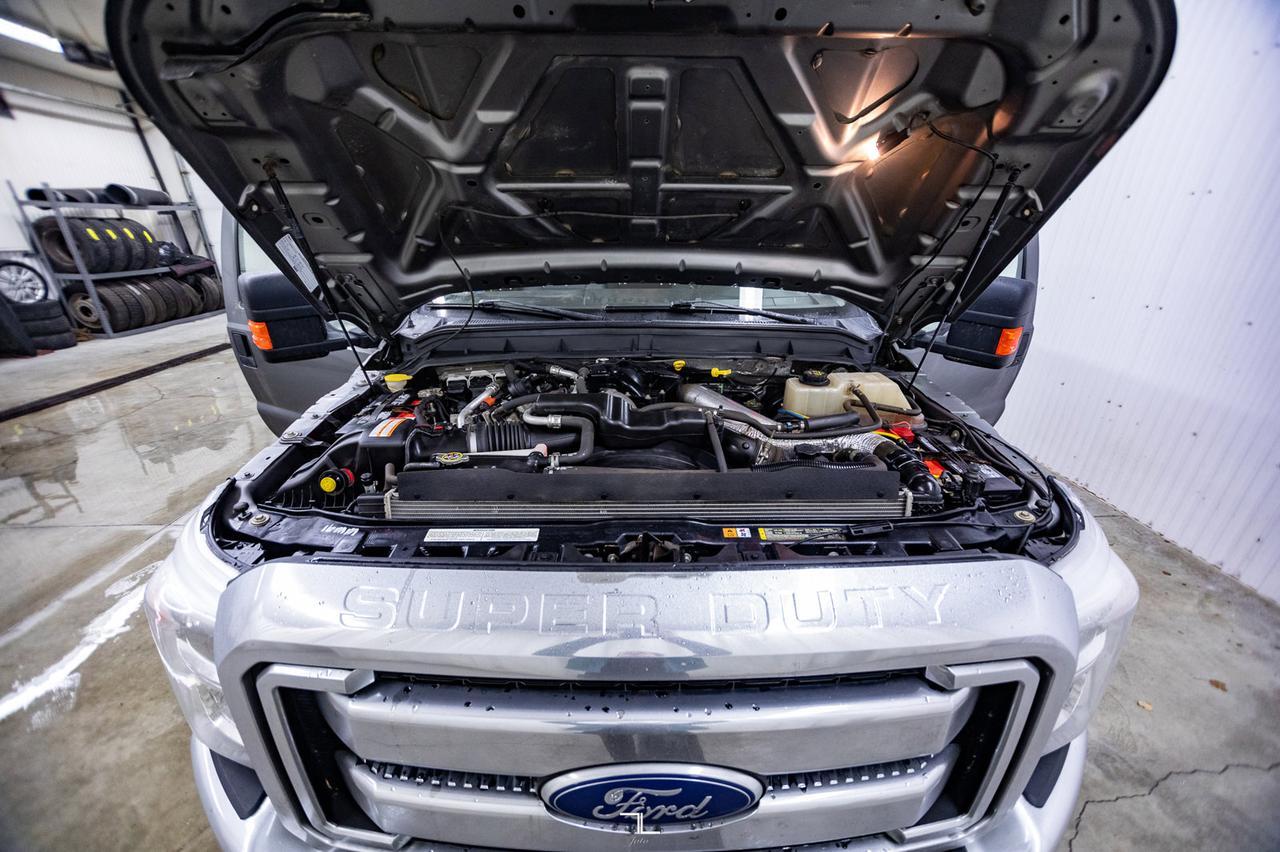 2014 Ford F-350 4x4 Crew Cab XLT Longbox Diesel BCam Red Deer AB