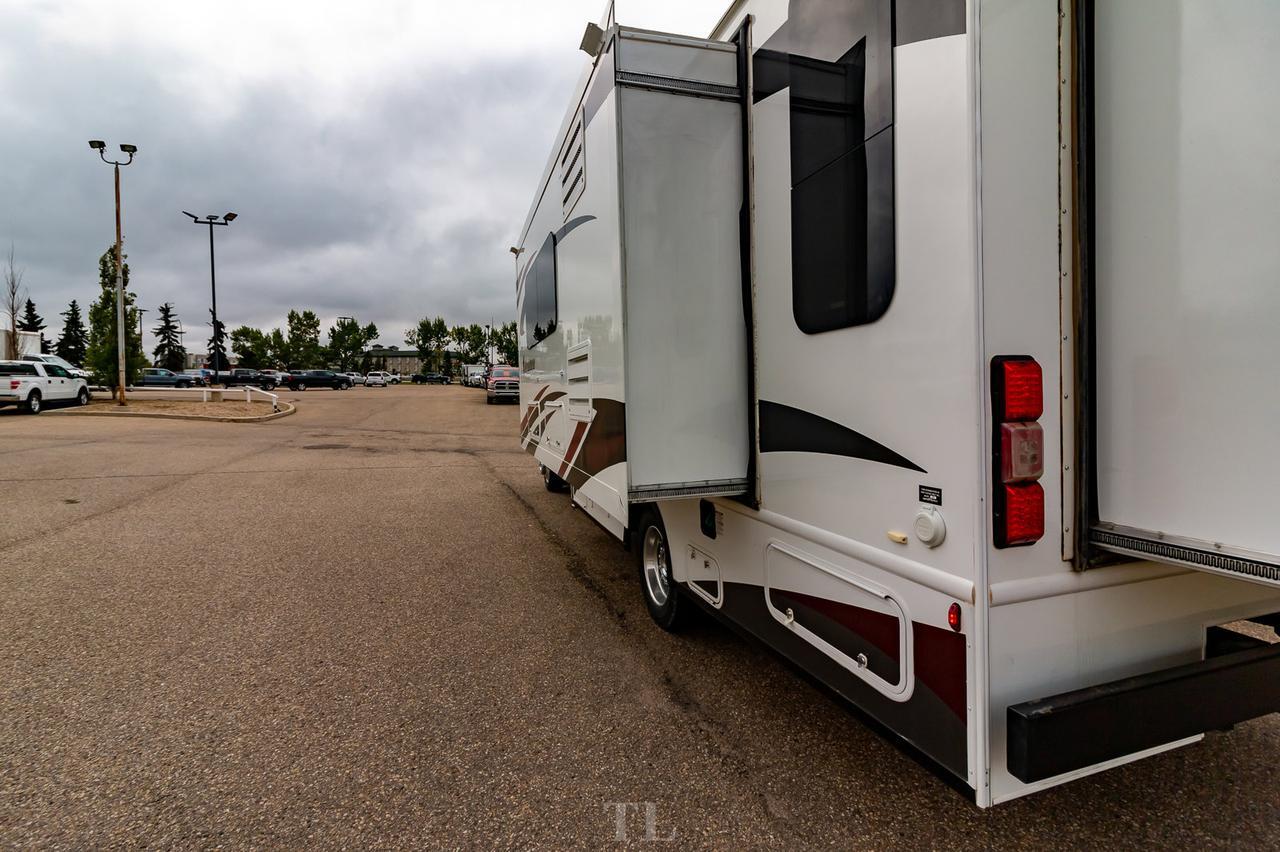 2014 Ford F-450 4x4 Crew Cab 29SD Quad Adventurer Diesel Red Deer AB