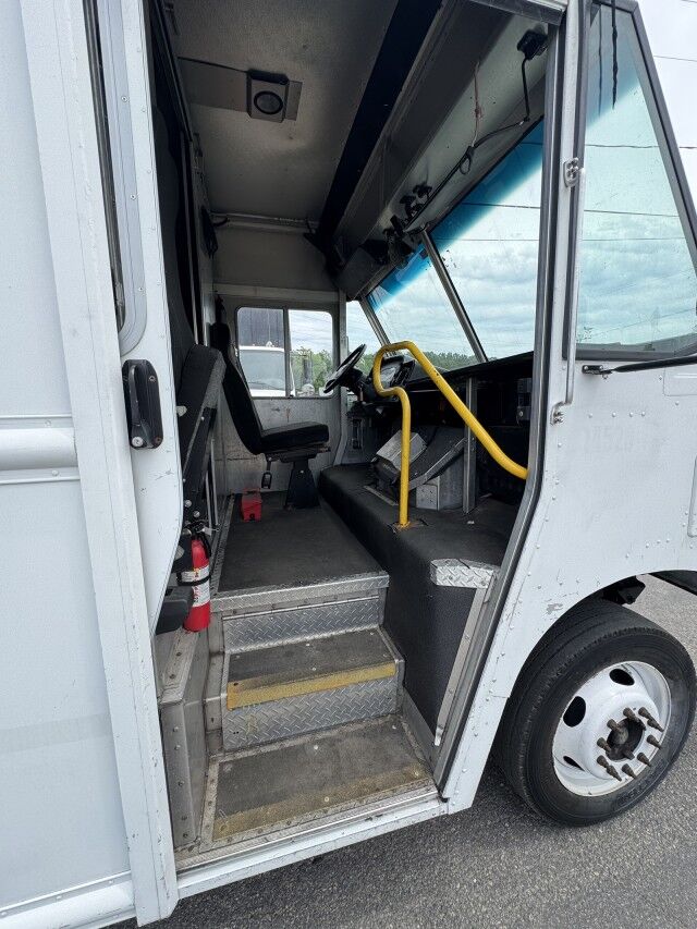 2014 Ford F-59 P1000 18' Step Van Henrico VA